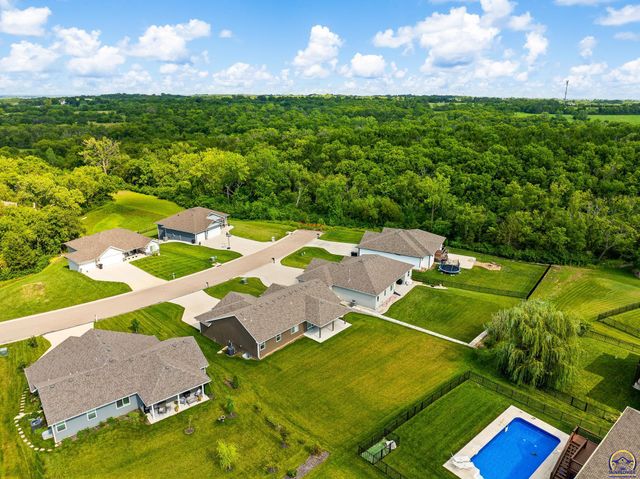 5511 SW Timber Ridge LN, Topeka, KS 66610