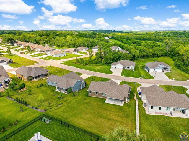 5511 SW Timber Ridge LN, Topeka, KS 66610