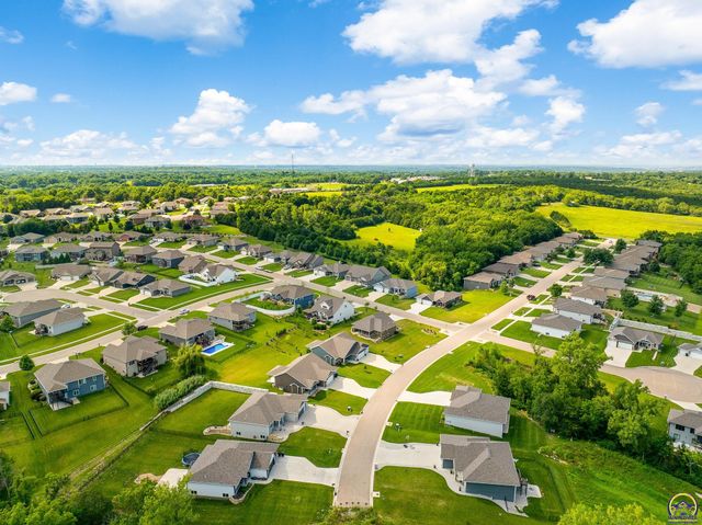 5511 SW Timber Ridge LN, Topeka, KS 66610