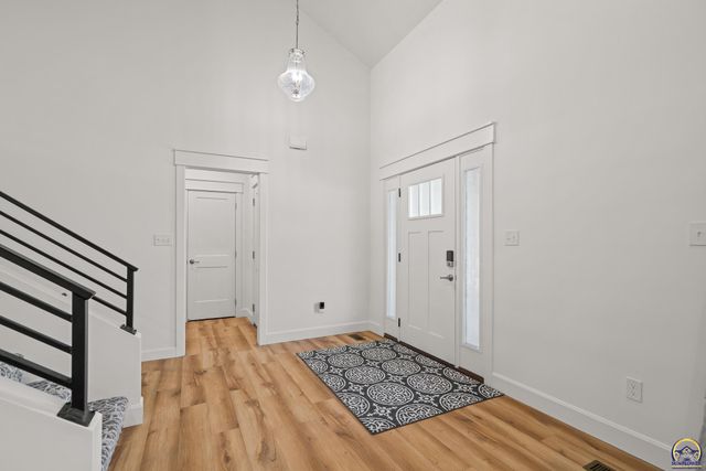 5511 SW Timber Ridge LN, Topeka, KS 66610