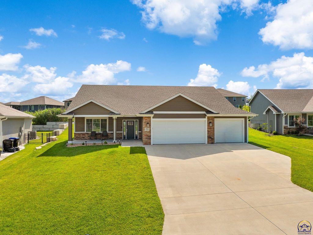 5511 SW Timber Ridge LN, Topeka, KS 66610