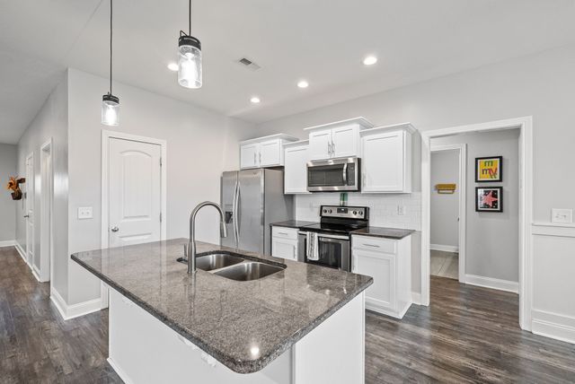 105 Sycamore Hill Dr, Clarksville, TN 37042