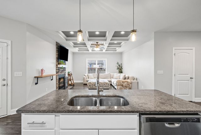 105 Sycamore Hill Dr, Clarksville, TN 37042