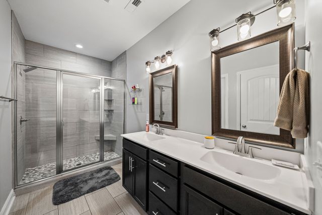 105 Sycamore Hill Dr, Clarksville, TN 37042