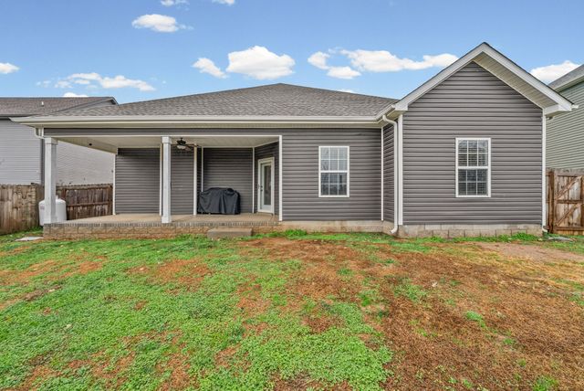 105 Sycamore Hill Dr, Clarksville, TN 37042