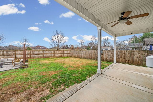 105 Sycamore Hill Dr, Clarksville, TN 37042