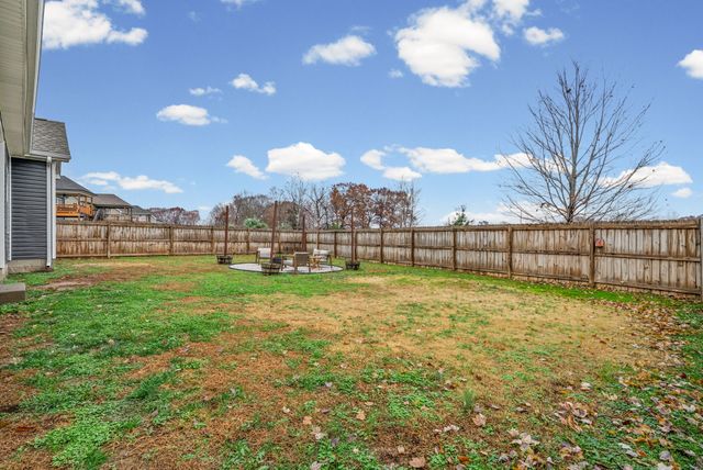 105 Sycamore Hill Dr, Clarksville, TN 37042