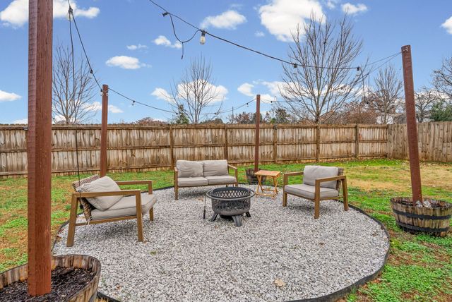 105 Sycamore Hill Dr, Clarksville, TN 37042