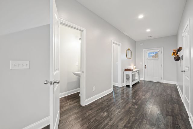 105 Sycamore Hill Dr, Clarksville, TN 37042