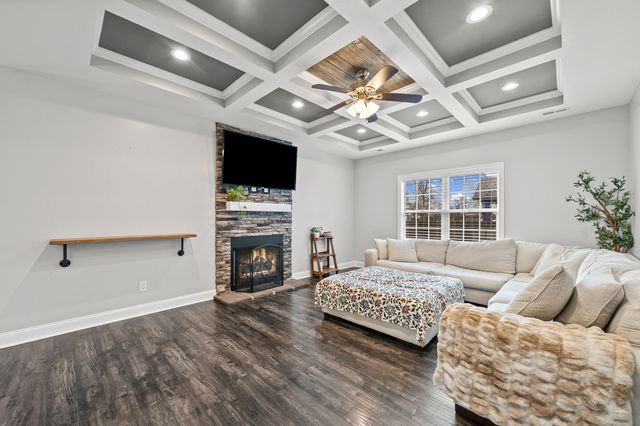 105 Sycamore Hill Dr, Clarksville, TN 37042