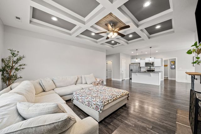 105 Sycamore Hill Dr, Clarksville, TN 37042