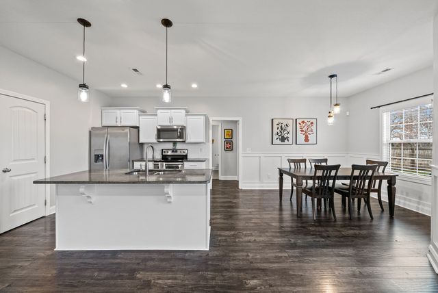 105 Sycamore Hill Dr, Clarksville, TN 37042