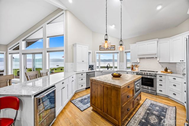 6591 NE North Shore Road, Belfair, WA 98528