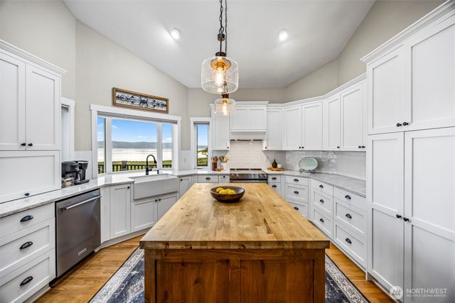 6591 NE North Shore Road, Belfair, WA 98528