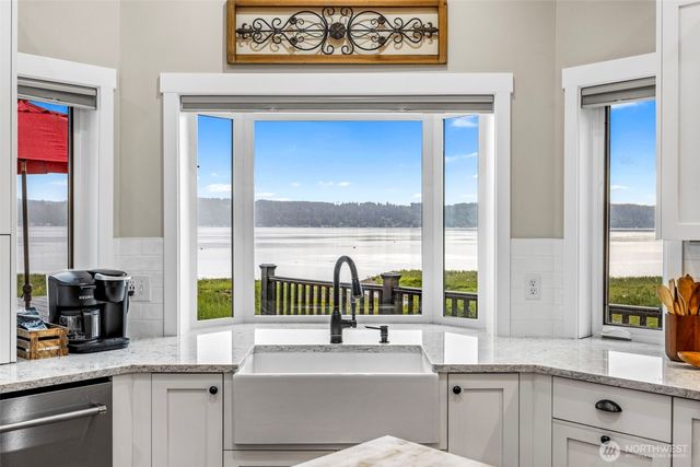 6591 NE North Shore Road, Belfair, WA 98528