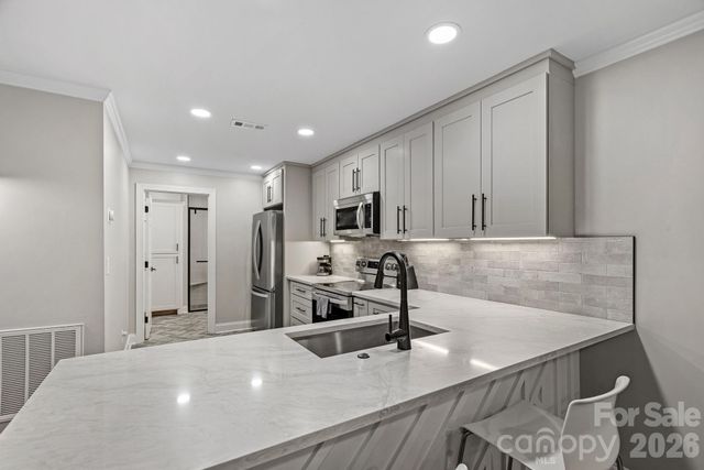 5634 Camelot Drive, Charlotte, NC 28270