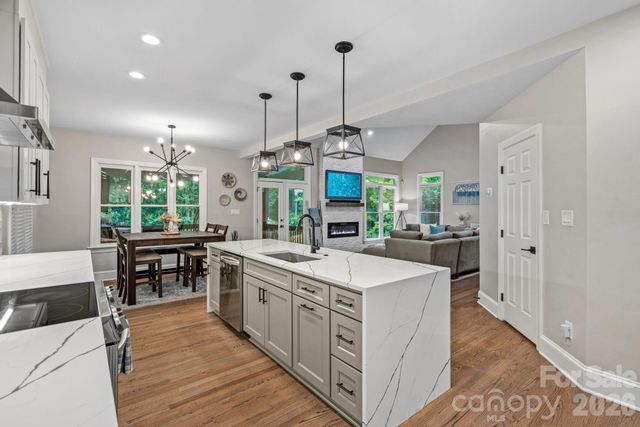 5634 Camelot Drive, Charlotte, NC 28270