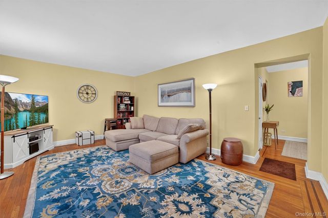 824 Palmer 2D, Bronxville, NY 10708