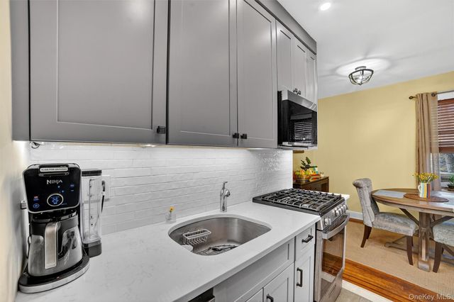 824 Palmer 2D, Bronxville, NY 10708