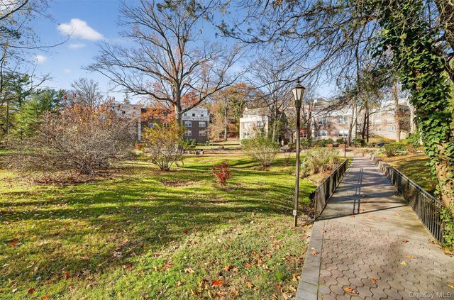 824 Palmer 2D, Bronxville, NY 10708