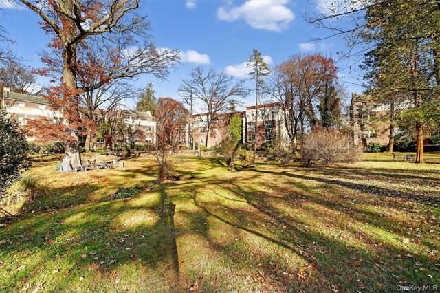 824 Palmer 2D, Bronxville, NY 10708