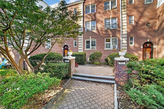 824 Palmer 2D, Bronxville, NY 10708