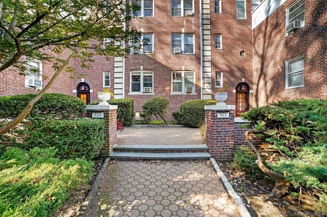 824 Palmer 2D, Bronxville, NY 10708