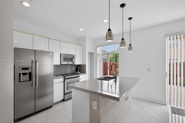 11248 NW 56th St, Doral, FL 33178