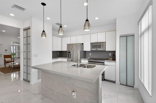 11248 NW 56th St, Doral, FL 33178