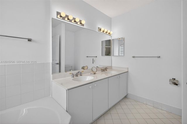 11248 NW 56th St, Doral, FL 33178