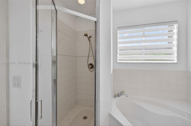 11248 NW 56th St, Doral, FL 33178
