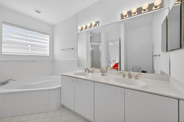 11248 NW 56th St, Doral, FL 33178