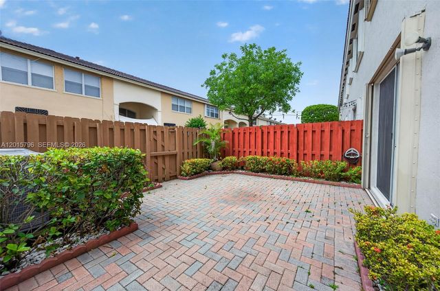 11248 NW 56th St, Doral, FL 33178