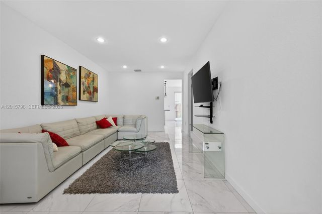 11248 NW 56th St, Doral, FL 33178