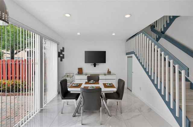 11248 NW 56th St, Doral, FL 33178