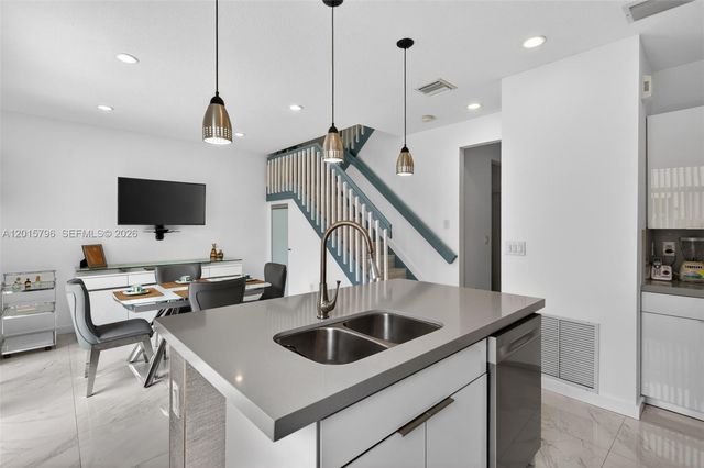 11248 NW 56th St, Doral, FL 33178