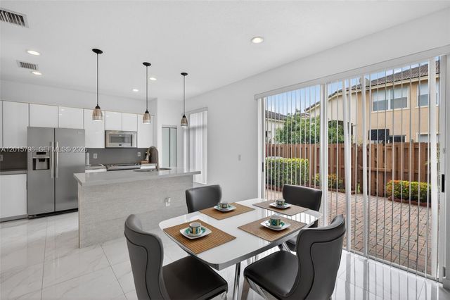 11248 NW 56th St, Doral, FL 33178