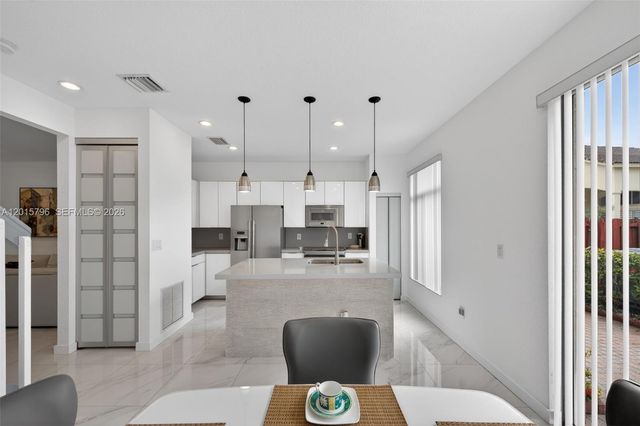 11248 NW 56th St, Doral, FL 33178