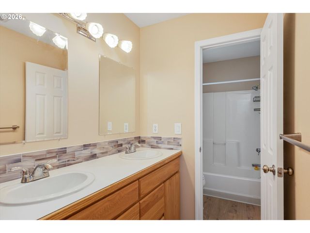 24200 Ne SPRING HILL Rd, Gaston, OR 97119