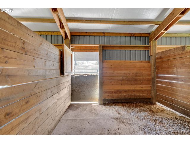 24200 Ne SPRING HILL Rd, Gaston, OR 97119
