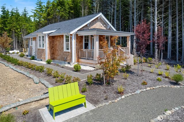 24 Switchback Lane, Pacific Beach, WA 98571