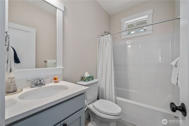 24 Switchback Lane, Pacific Beach, WA 98571