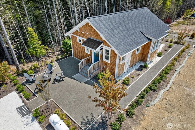 24 Switchback Lane, Pacific Beach, WA 98571
