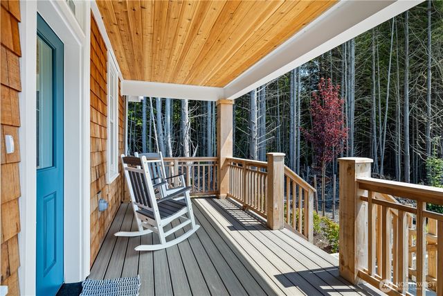 24 Switchback Lane, Pacific Beach, WA 98571