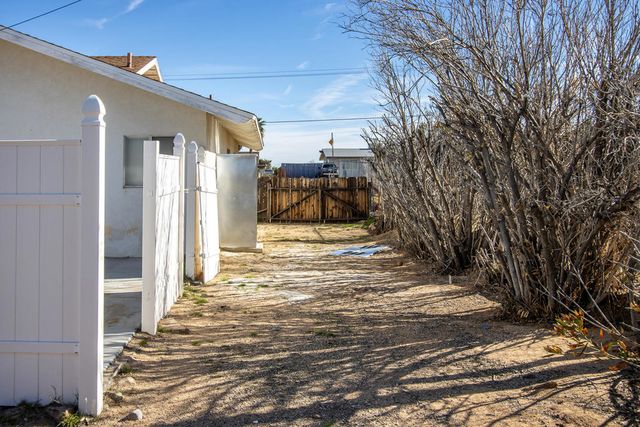 7348 Palomar Avenue, Yucca Valley, CA 92284