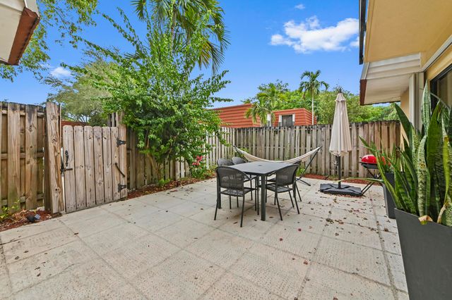 746 NW 98th Way, Plantation, FL 33324