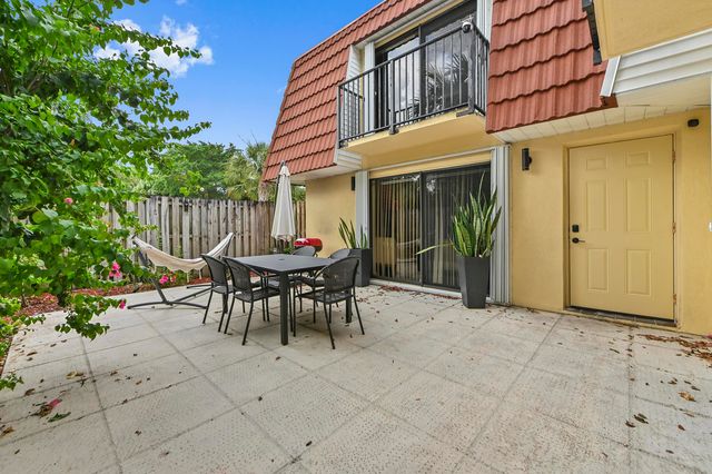 746 NW 98th Way, Plantation, FL 33324