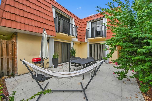 746 NW 98th Way, Plantation, FL 33324
