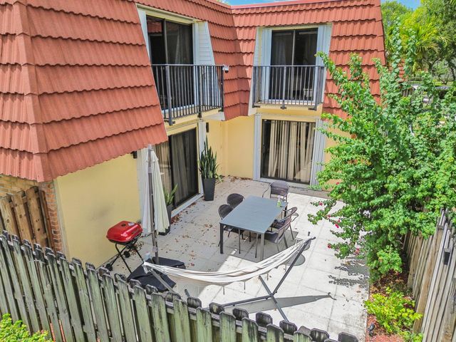 746 NW 98th Way, Plantation, FL 33324