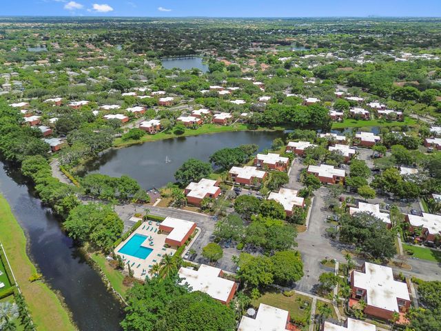 746 NW 98th Way, Plantation, FL 33324